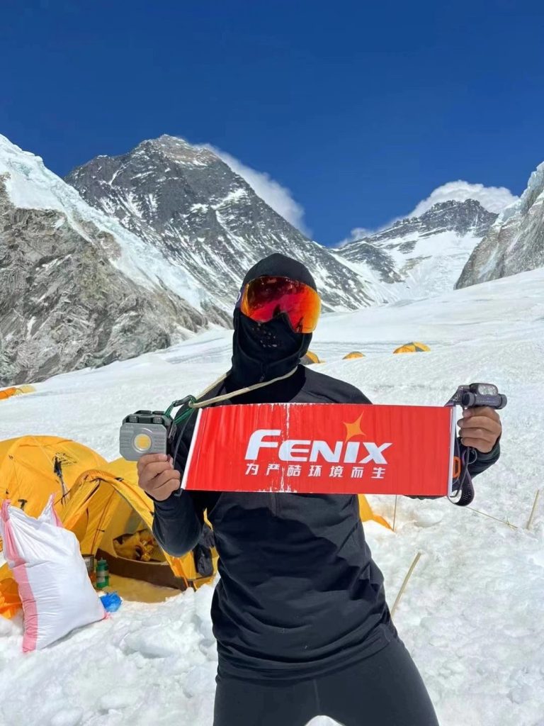 FENIX成就珠峰之巔，攜手多支登山隊(duì)伍榮耀登頂